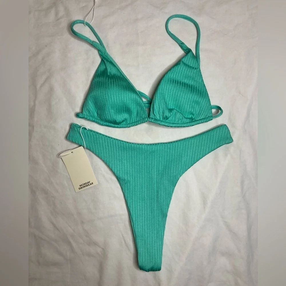 NWT Monday Swimwear Bikini Kauai Triangle Top & Capri Thong Ribbed Green Medium